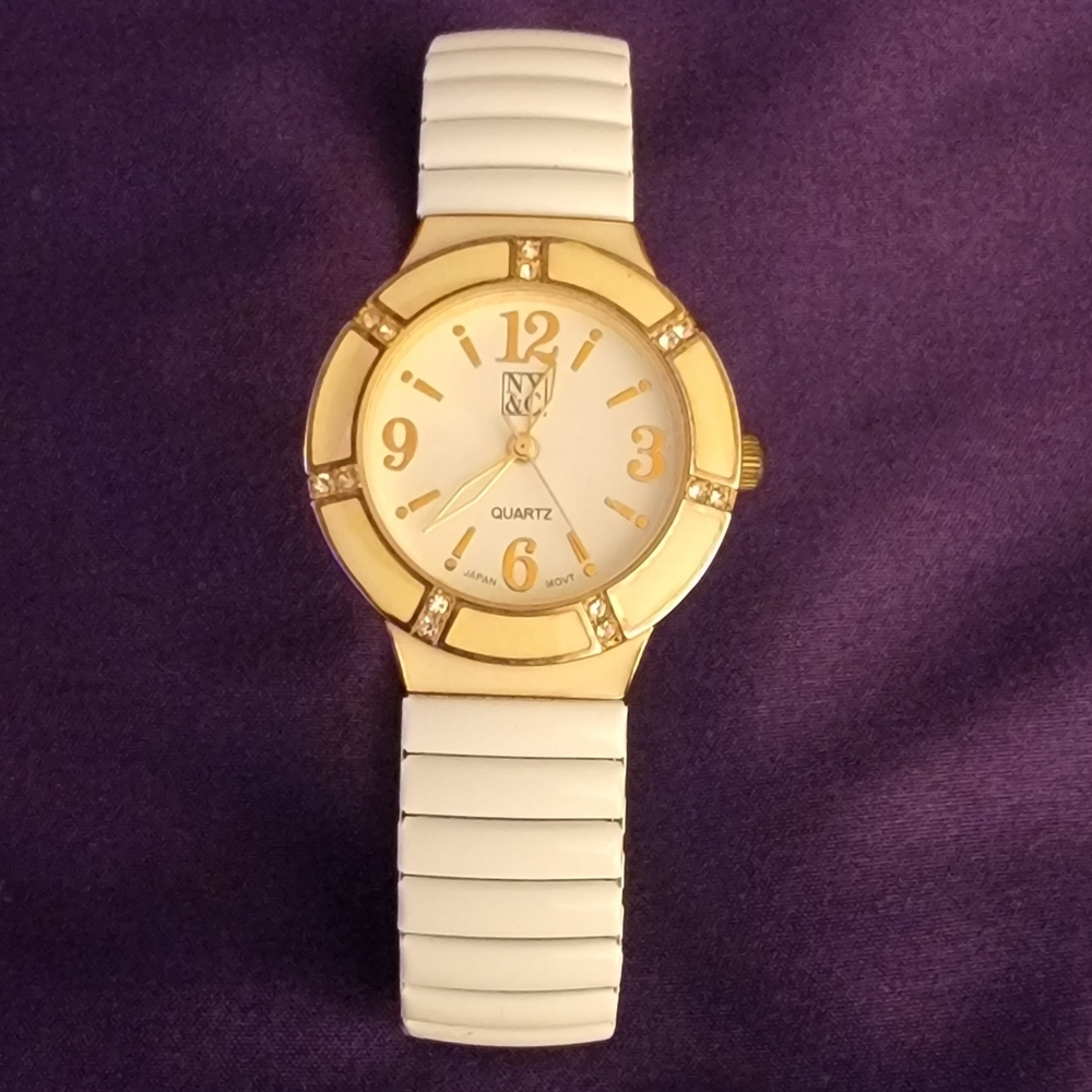 NY & Company Watch